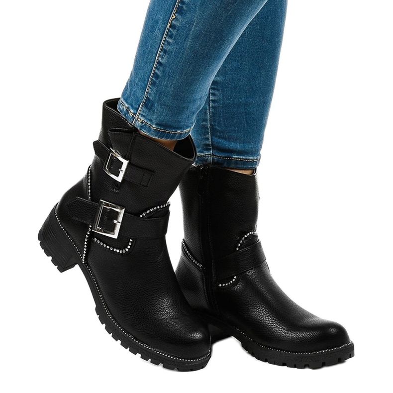 Bottines noires avec boucle A-339 1