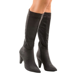 Boots femme en daim gris sur le poteau 8677 1