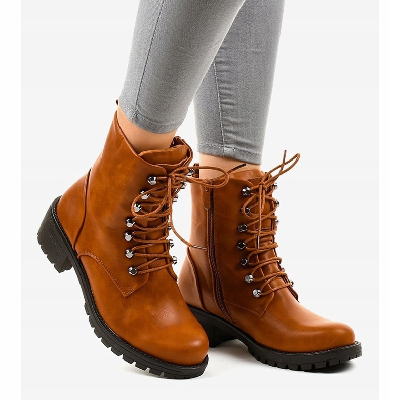 Bottes militaires isolées marron K-9922 brun 2