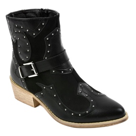 Bottines noires sur le poste de santiags 88113 1