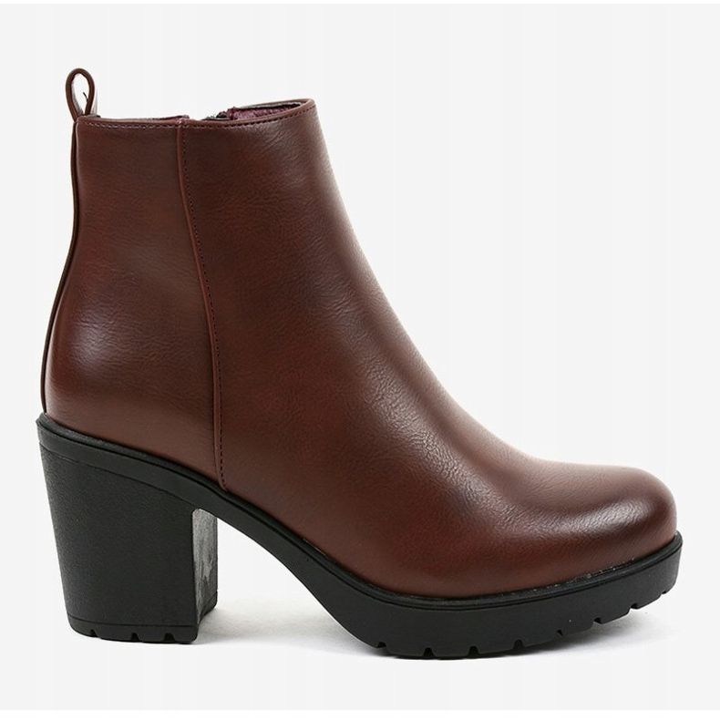 Bottes bordeaux sur le poteau BM172 rouge 2 Bottes bordeaux sur le poteau BM172 rouge 2