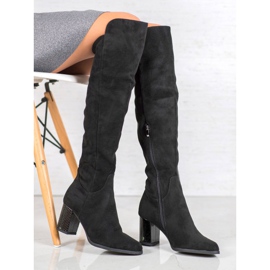 Filippo Bottes en daim sur un pilier le noir 2
