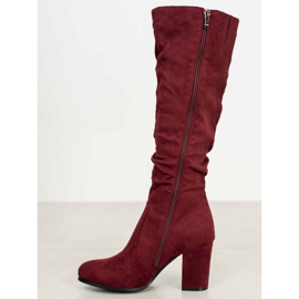 Wilady Bottes en daim sur un pilier rouge 2