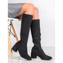 Filippo Bottes en daim sur un pilier le noir 1