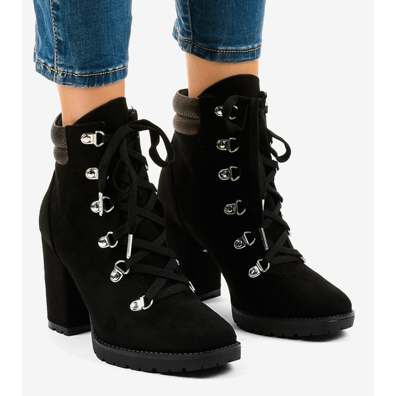 Bottines trappeur en daim noir sur le poteau 8992 le noir 1