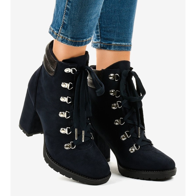 Bottines trappeur en daim bleu marine sur le poteau 8992 2