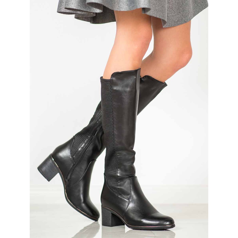 Filippo Bottes sur un pilier le noir 2