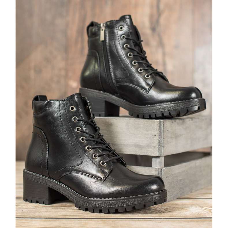 Filippo Trappeurs sur la plate-forme le noir 2