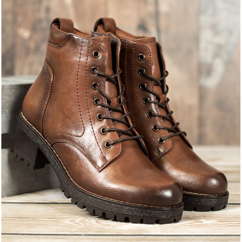 Filippo Trappeurs sur la plate-forme brun 1