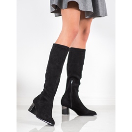 Aclys Bottes sur un pilier le noir 1 Aclys Bottes sur un pilier le noir 1