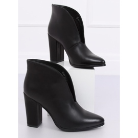 Bottes noires avec une découpe noire RB38P Noir 2