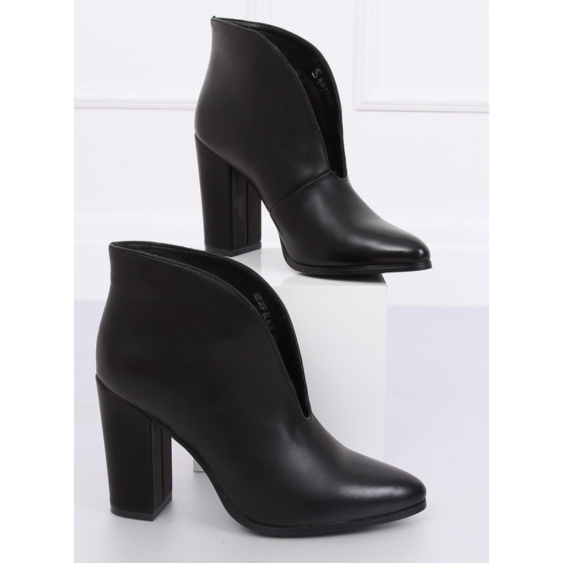 Bottes noires avec une découpe noire RB38P Noir 2