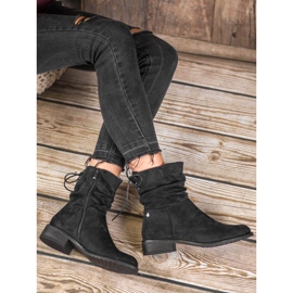 Flyfor Bottines en daim sur talon plat noir 1