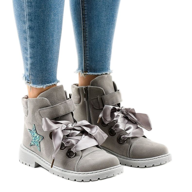 Chaussures de randonnée grises avec une étoile TL51-3 1