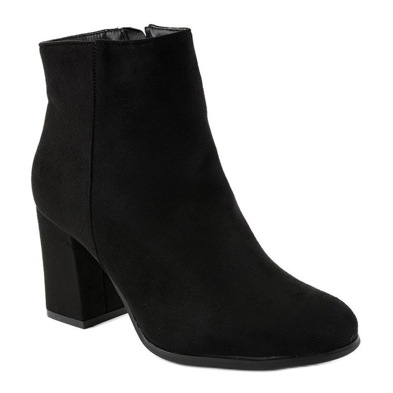 Bottes isolées noires sur le poteau G-7656 1