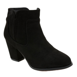 Bottes isolées noires sur le poteau A8123 le noir 1