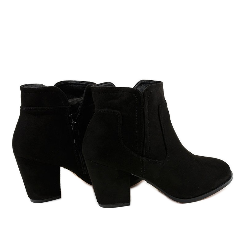 Bottes isolées noires sur le poteau A8123 le noir 2