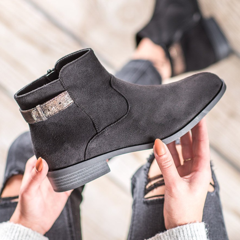 SHELOVET Bottes avec une ceinture décorative noir 1