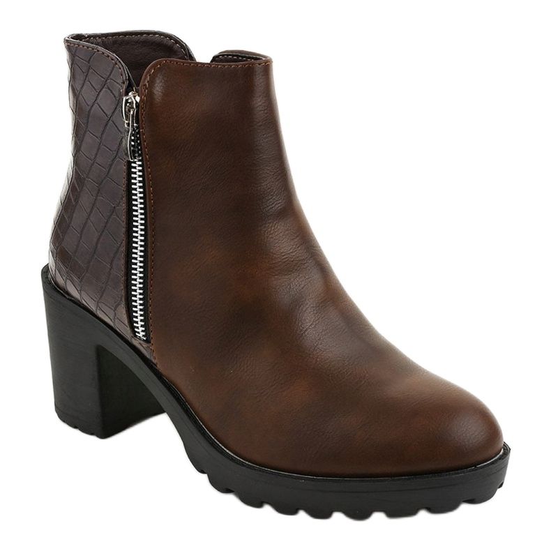 Bottines marron sur le poteau LL27 brun 1
