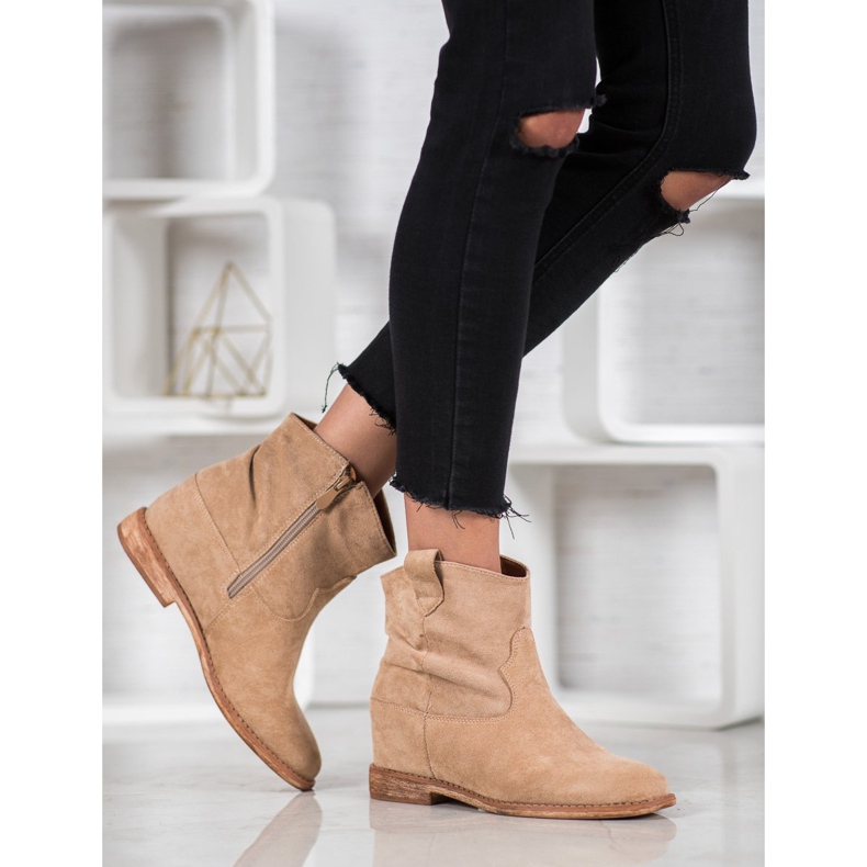 Bella Paris Bottes de cowboy sur un coin multicolore 1 Bella Paris Bottes de cowboy sur un coin multicolore 1