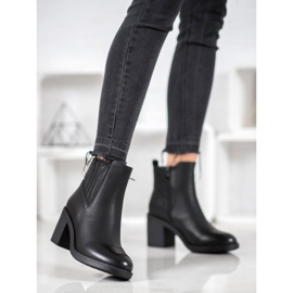 Bottes décontractées sur un poteau le noir 3