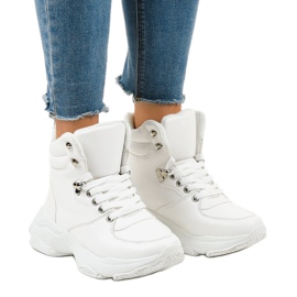 Baskets isolées blanches pour femmes C-3132 1