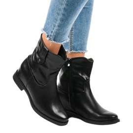 Bottes de cowboy isolées noires G-7607 1