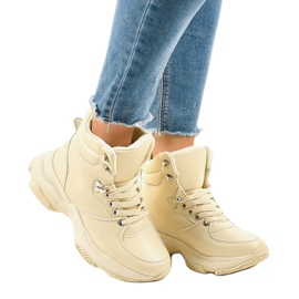 Baskets isolées beiges pour femmes C-3132 1