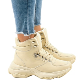 Baskets isolées beiges pour femmes C-3132 2