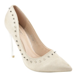 Escarpins beiges sur un talon NF-04 1