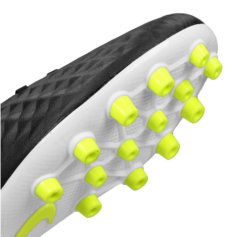 Chaussure Nike Legend 8 Academy Ag M AT6012-007 gris noir 1