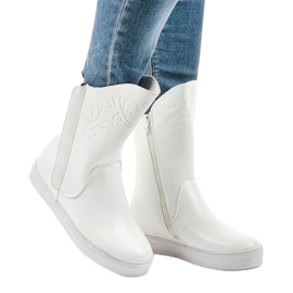 Baskets blanches bottes isolées HX5187-5 1