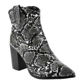 Bottes noires sur le poteau serpent OL-11 1