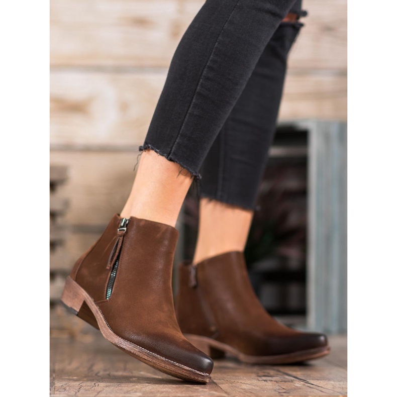 Kylie Cowgirls sur le curseur brun 1 Kylie Cowgirls sur le curseur brun 1