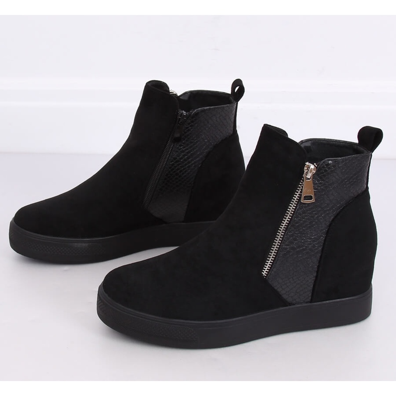 Noir RQ235 Bottes noires sur un coin caché 2