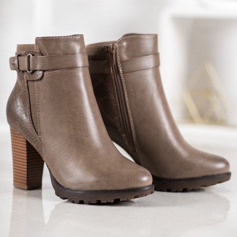 Super Mode Bottes élégantes sur un poteau brun 1