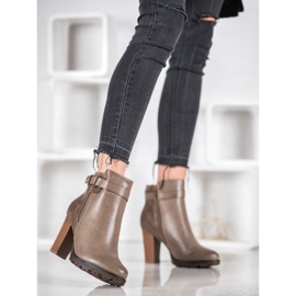 Super Mode Bottes élégantes sur un poteau brun 3