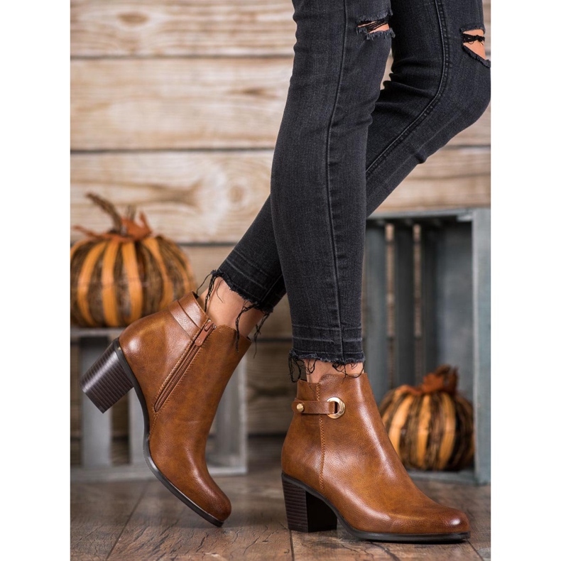 Ideal Shoes Bottes classiques en éco-cuir brun 1 Ideal Shoes Bottes classiques en éco-cuir brun 1