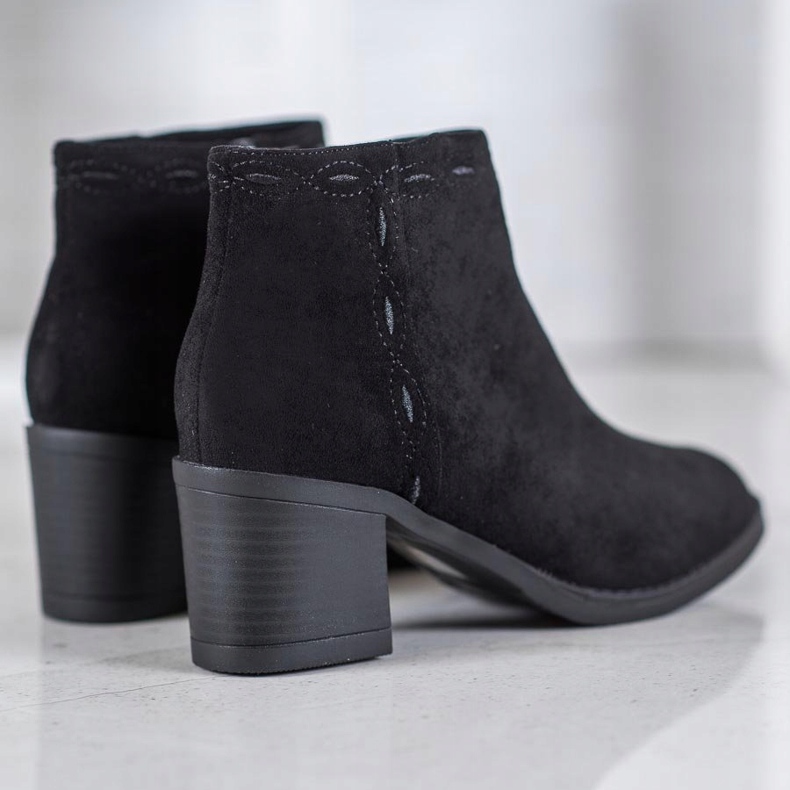Kylie Bottines noires sur un poteau 1