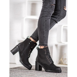 M.Daszyński Bottines à lacets sur un poteau le noir 1