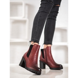 M.Daszyński Bottes confortables sur un poteau rouge 1