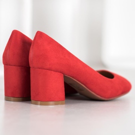 Fama Escarpins en daim sur un pilier rouge 2