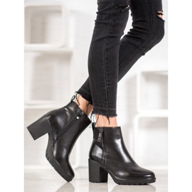 Bella Paris Bottes décontractées en cuir écologique le noir 1