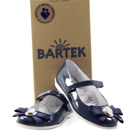 Ballerines en cuir des filles avec un arc 45418 Navy Blue Bartek bleu 3
