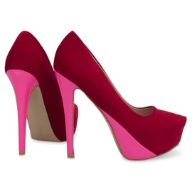 Talons hauts sur la plateforme rouge YMS-012 1 Talons hauts sur la plateforme rouge YMS-012 1