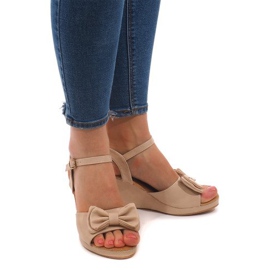 Sandales compensées WF-61 Beige le noir 1