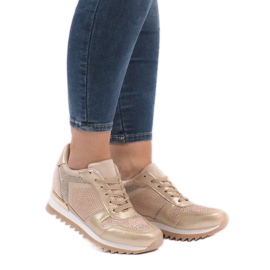 Baskets dorées sur le coin G-125 1