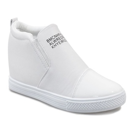 Baskets blanches sur le coin DD408-2 1
