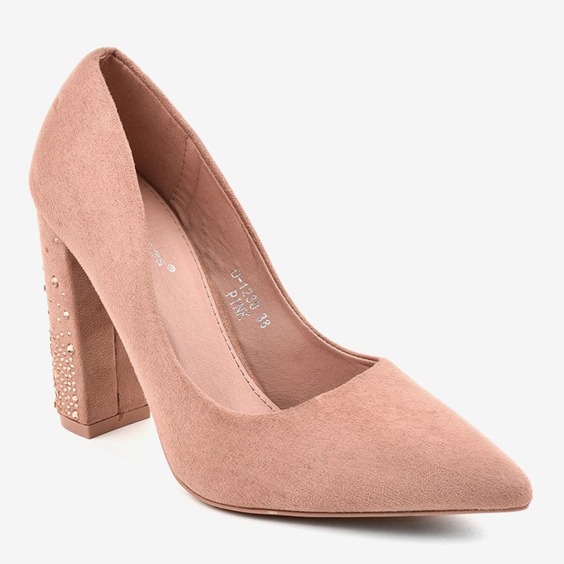Escarpins en daim rose sur le pilier D-1230 1