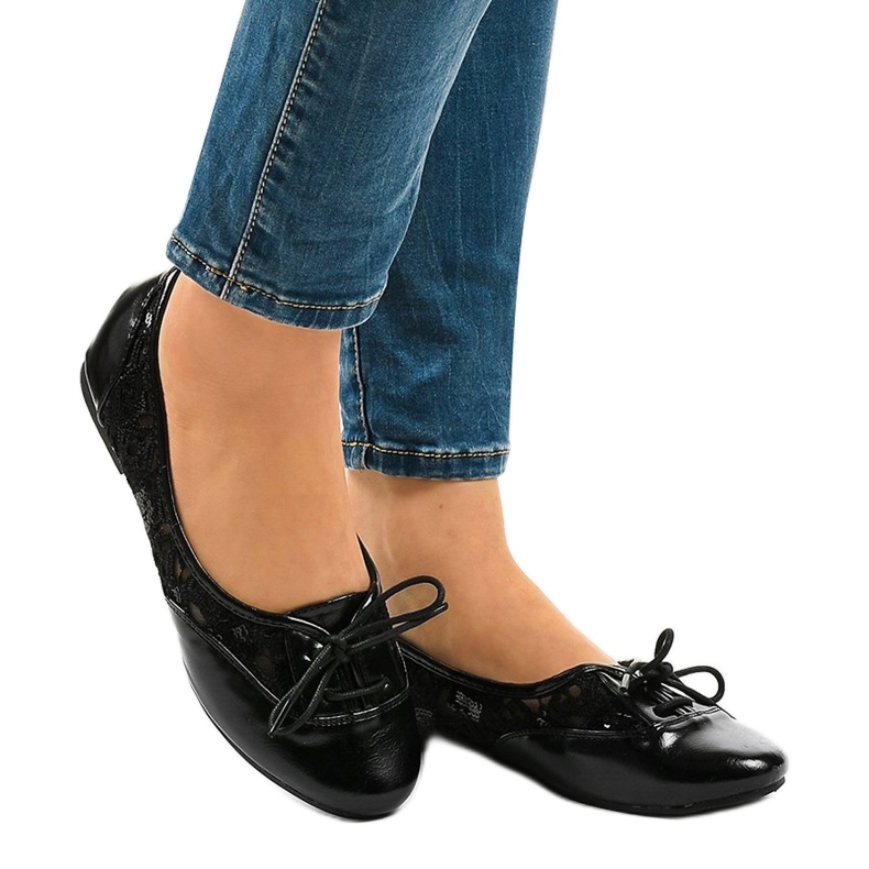 Ballerines noires à lacets ajourées 61305 le noir 1